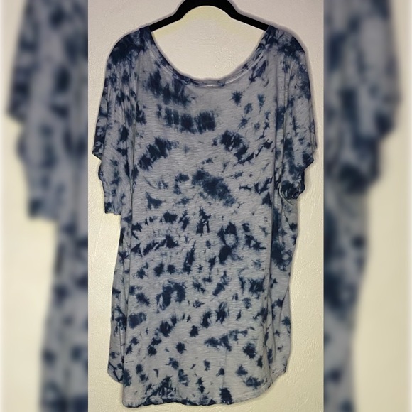 TORRID PREMIUM TIE-DYE POCKET V-NECK TEE - Picture 6 of 6